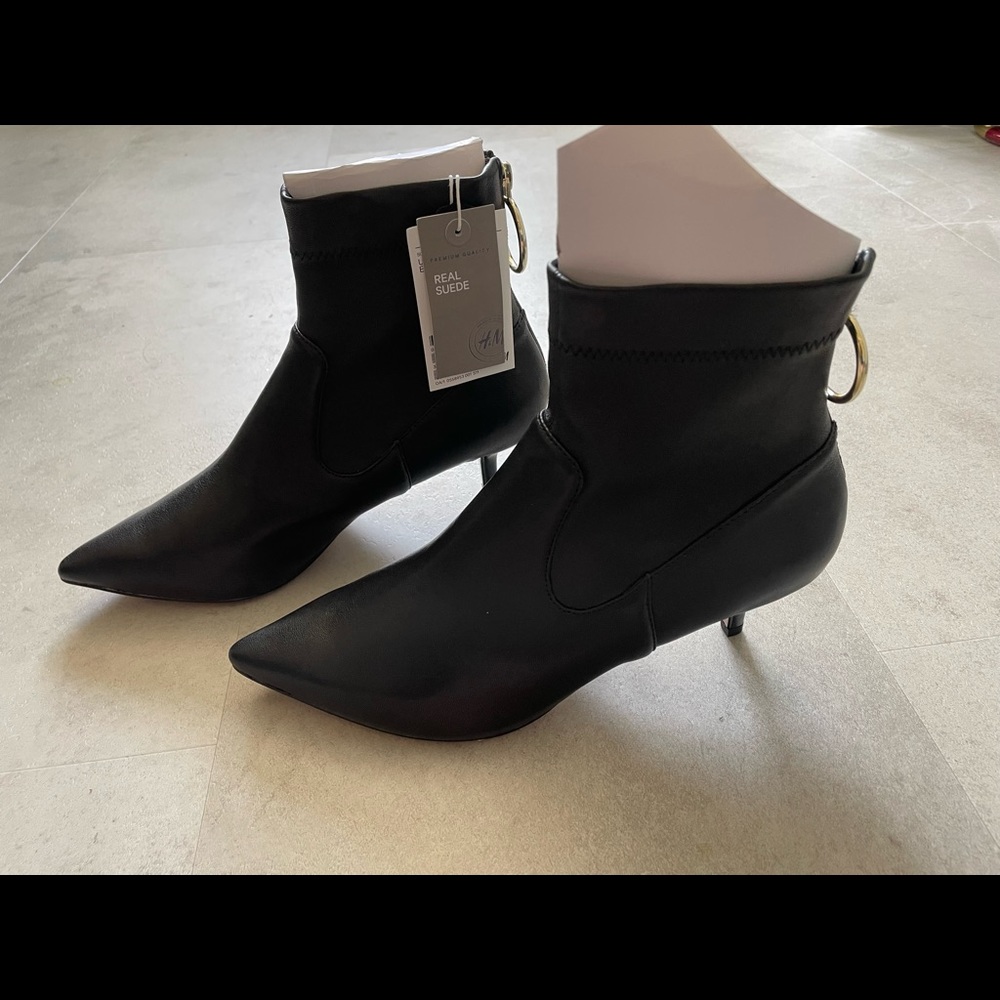Brand new H&M real leather stretch ankle boots size 8